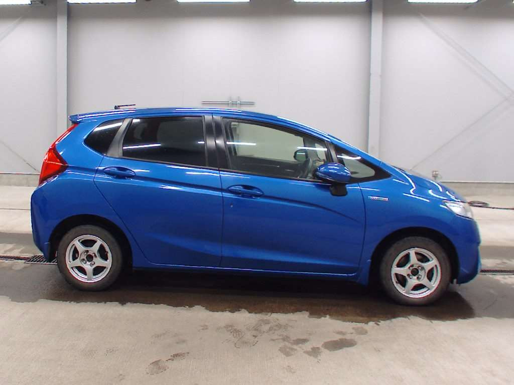 2013 Honda Fit Hybrid GP5[2]