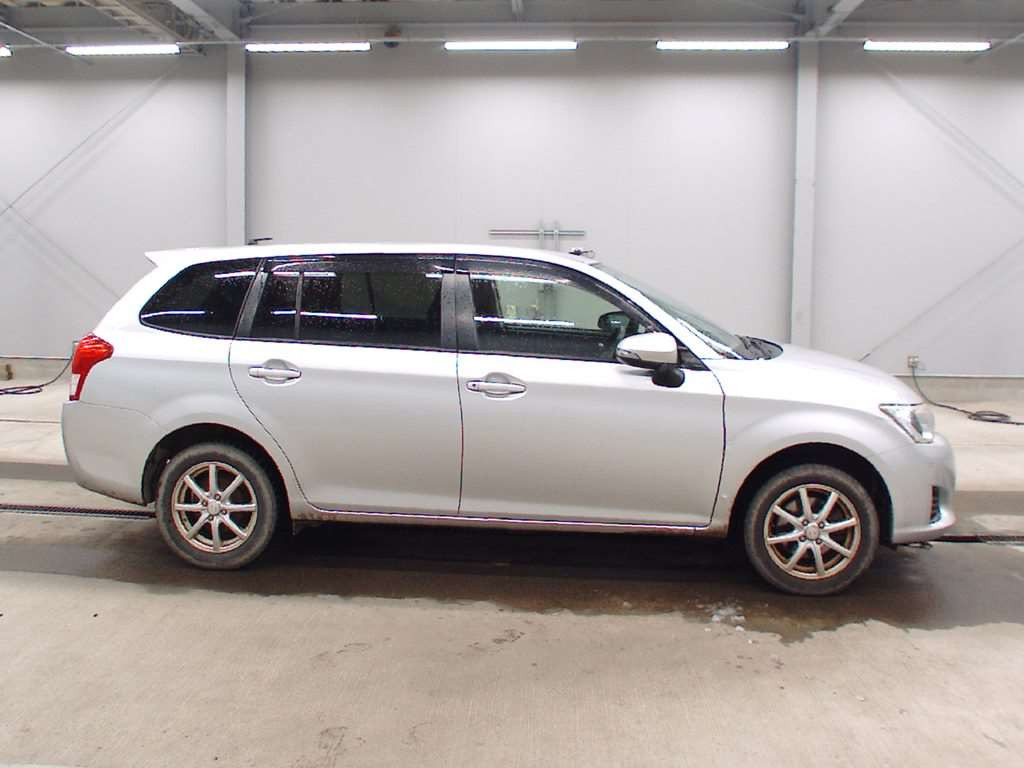 2013 Toyota Corolla Fielder NZE164G[2]