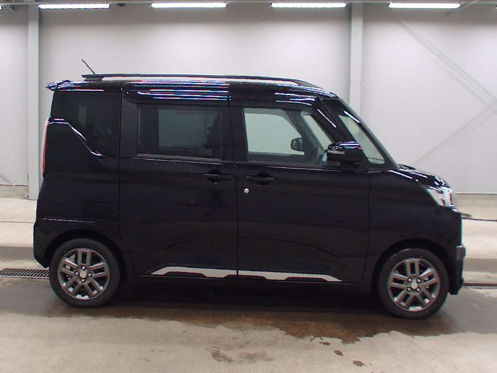 2023 Mitsubishi Delica Mini B38A[2]