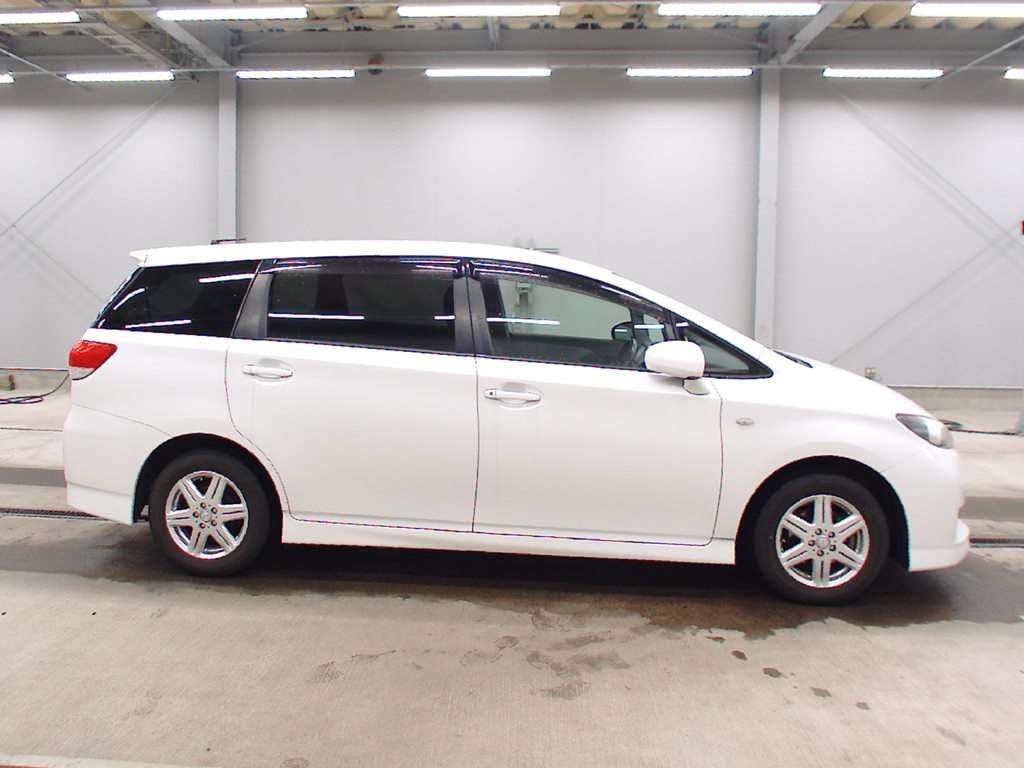 2010 Toyota Wish ZGE20G[2]