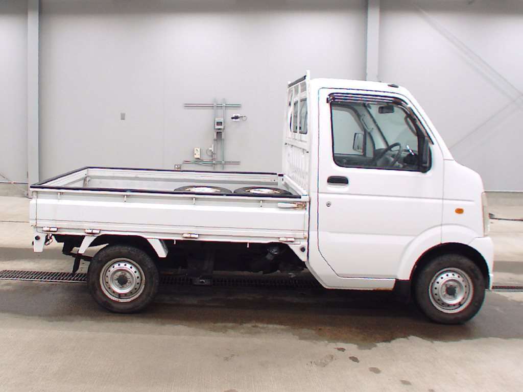 2013 Suzuki Carry Truck DA63T[2]