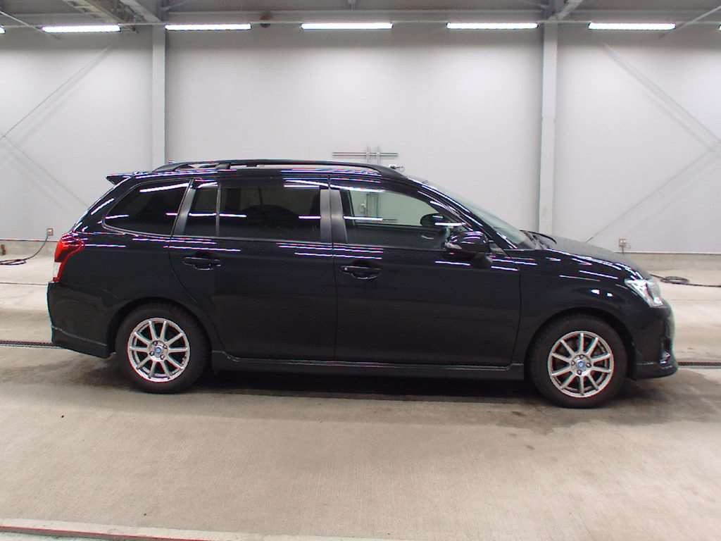 2014 Toyota Corolla Fielder NZE161G[2]