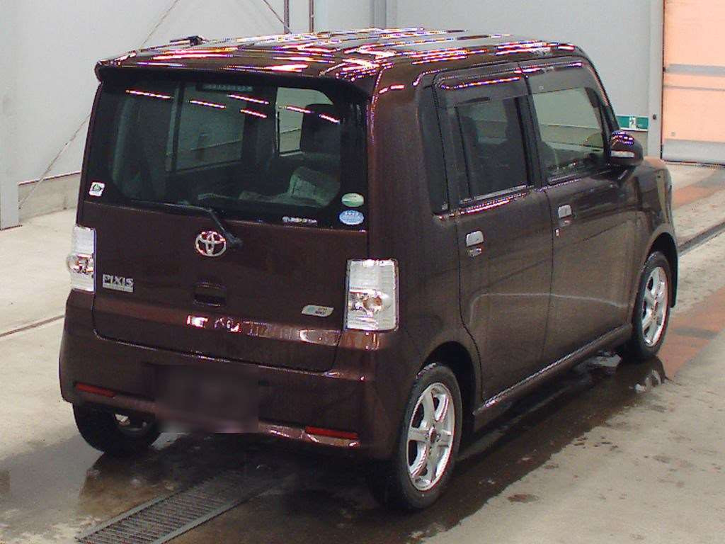 2012 Toyota Pixis Space L585A[1]