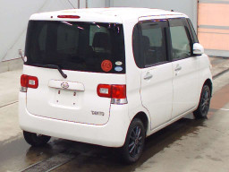 2010 Daihatsu Tanto