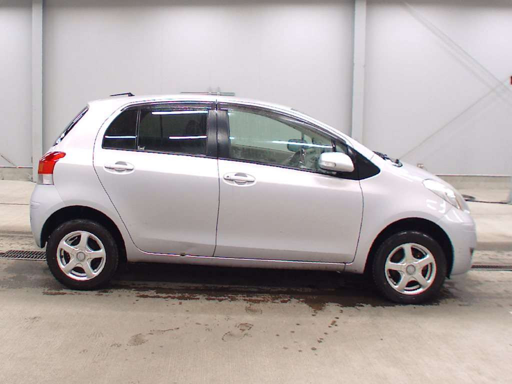 2010 Toyota Vitz NCP95[2]