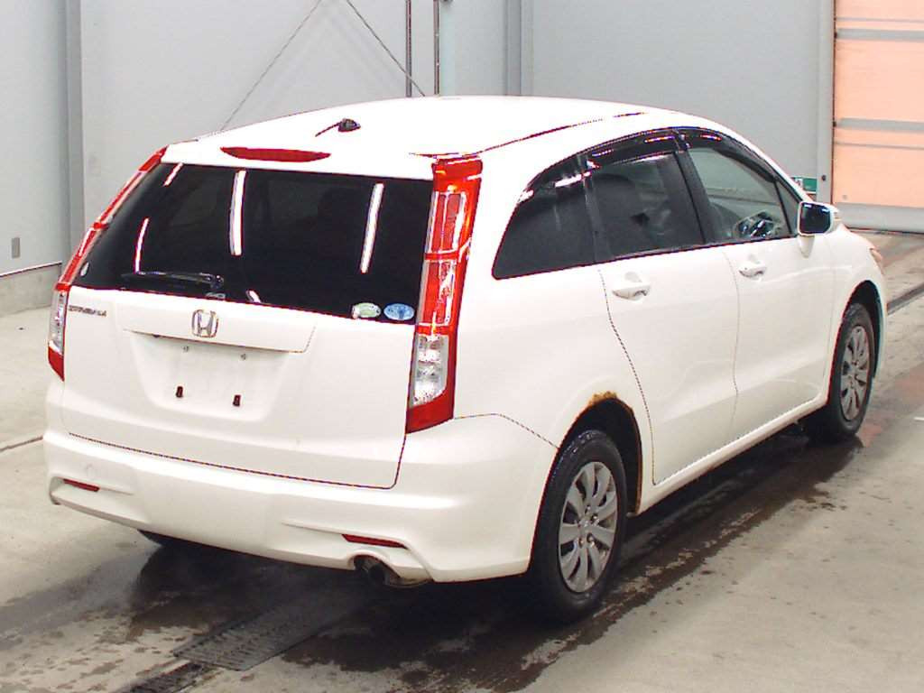 2010 Honda Stream RN7[1]