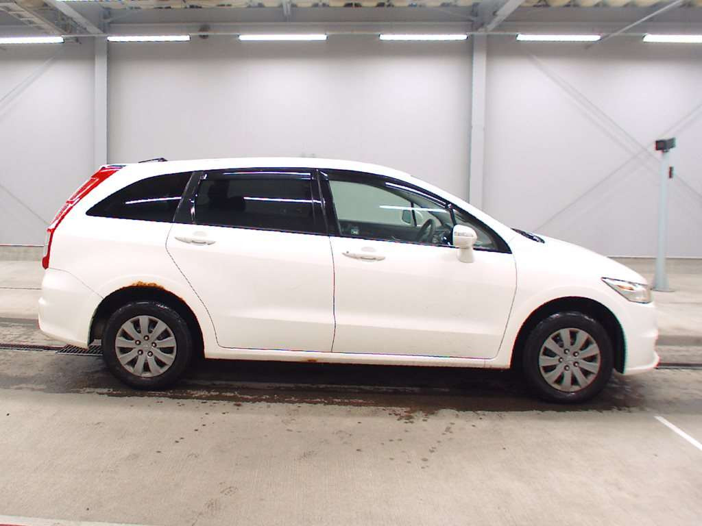 2010 Honda Stream RN7[2]