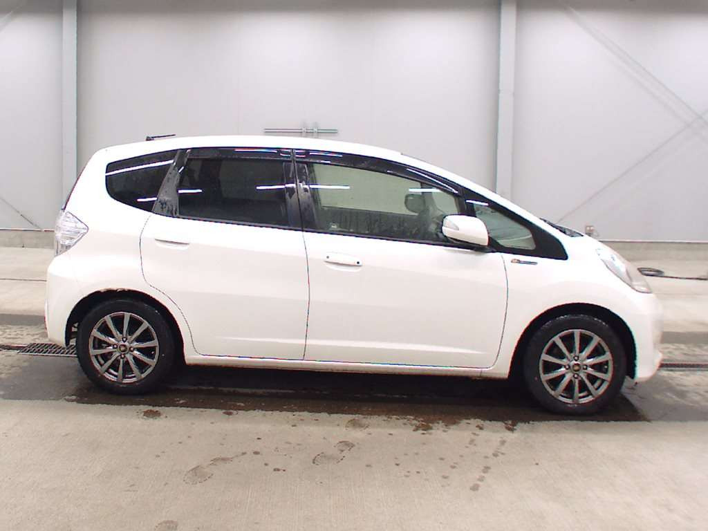 2012 Honda Fit Hybrid GP1[2]