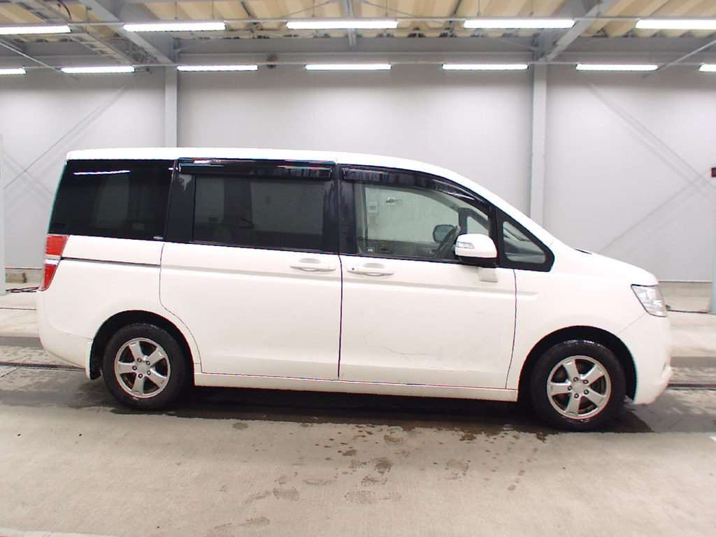 2010 Honda Step WGN RK2[2]