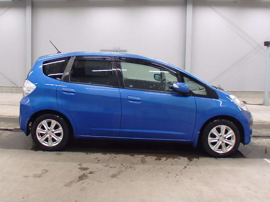 2011 Honda Fit Hybrid GP1[2]