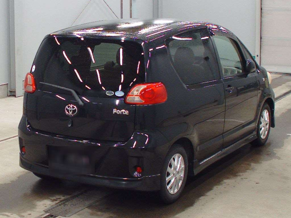 2005 Toyota Porte NNP10[1]