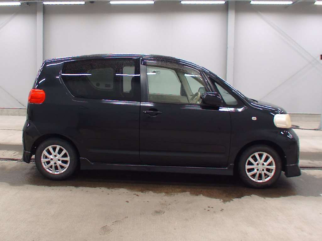 2005 Toyota Porte NNP10[2]