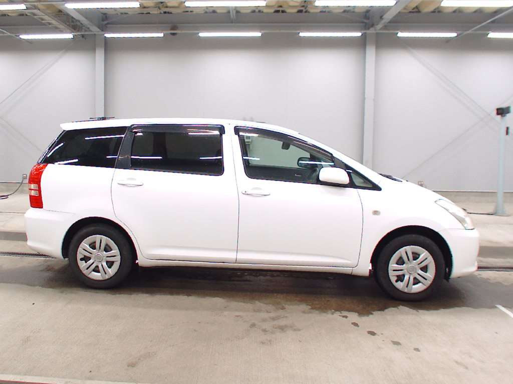 2003 Toyota Wish ZNE10G[2]