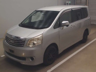 2012 Toyota Noah