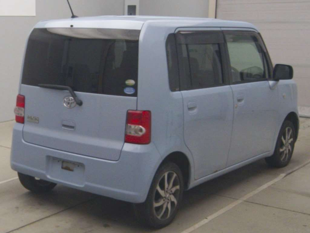 2011 Toyota Pixis Space L585A[1]