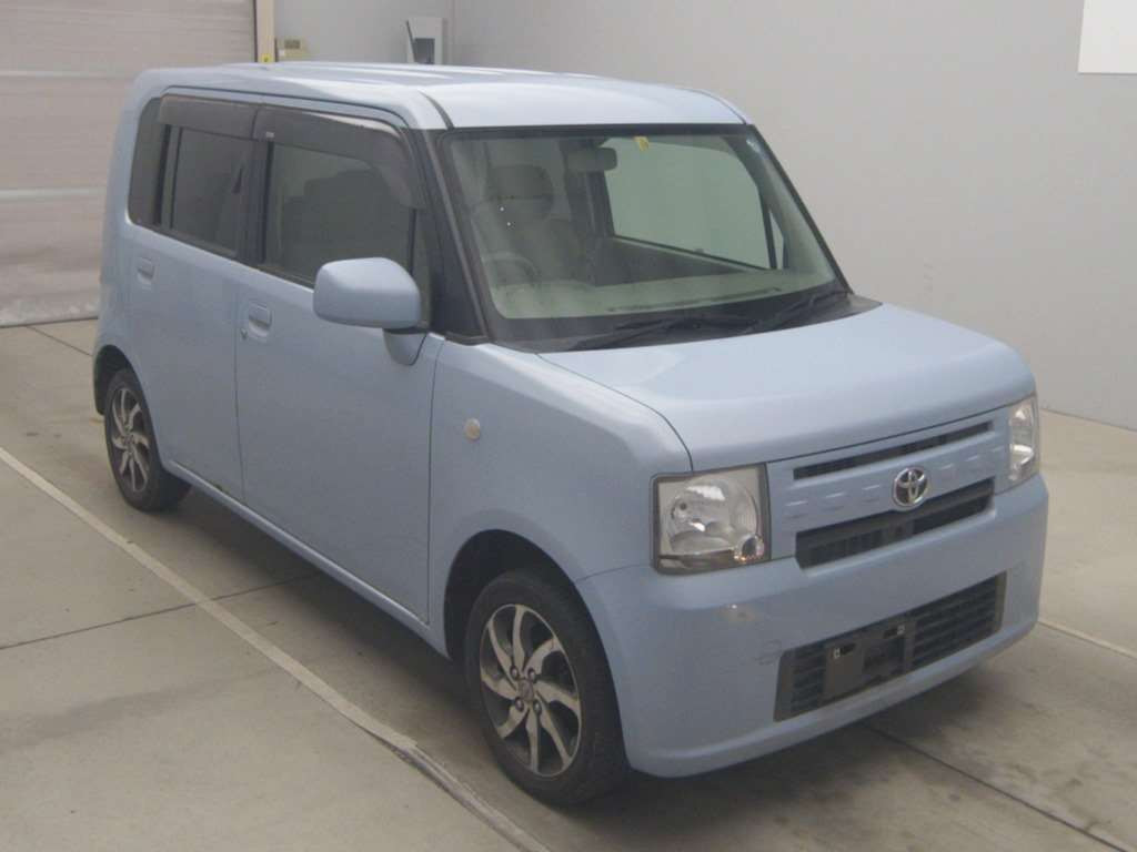 2011 Toyota Pixis Space L585A[2]