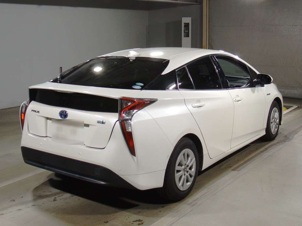 2016 Toyota Prius ZVW50[1]