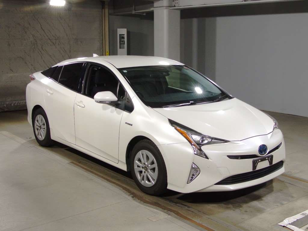 2016 Toyota Prius ZVW50[2]