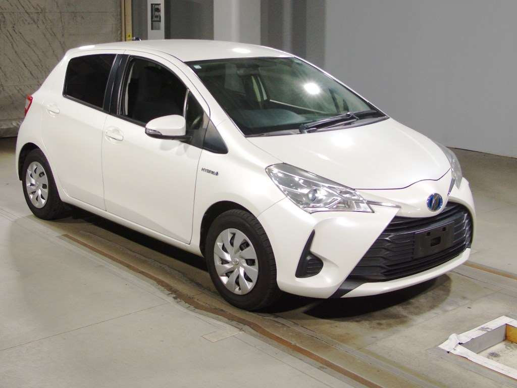 2018 Toyota Vitz NHP130[2]