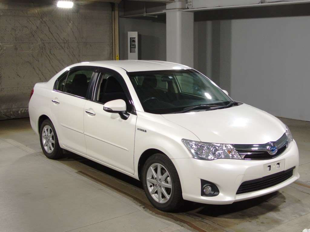 2014 Toyota Corolla Axio NKE165[2]