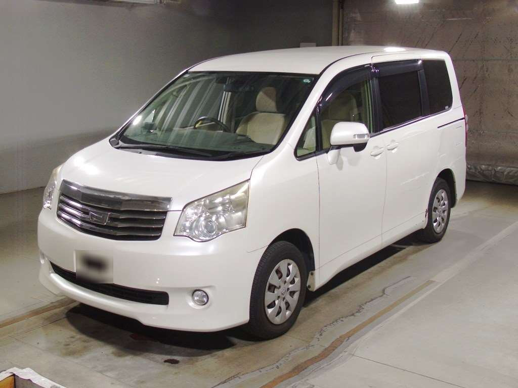 2011 Toyota Noah ZRR70G[0]