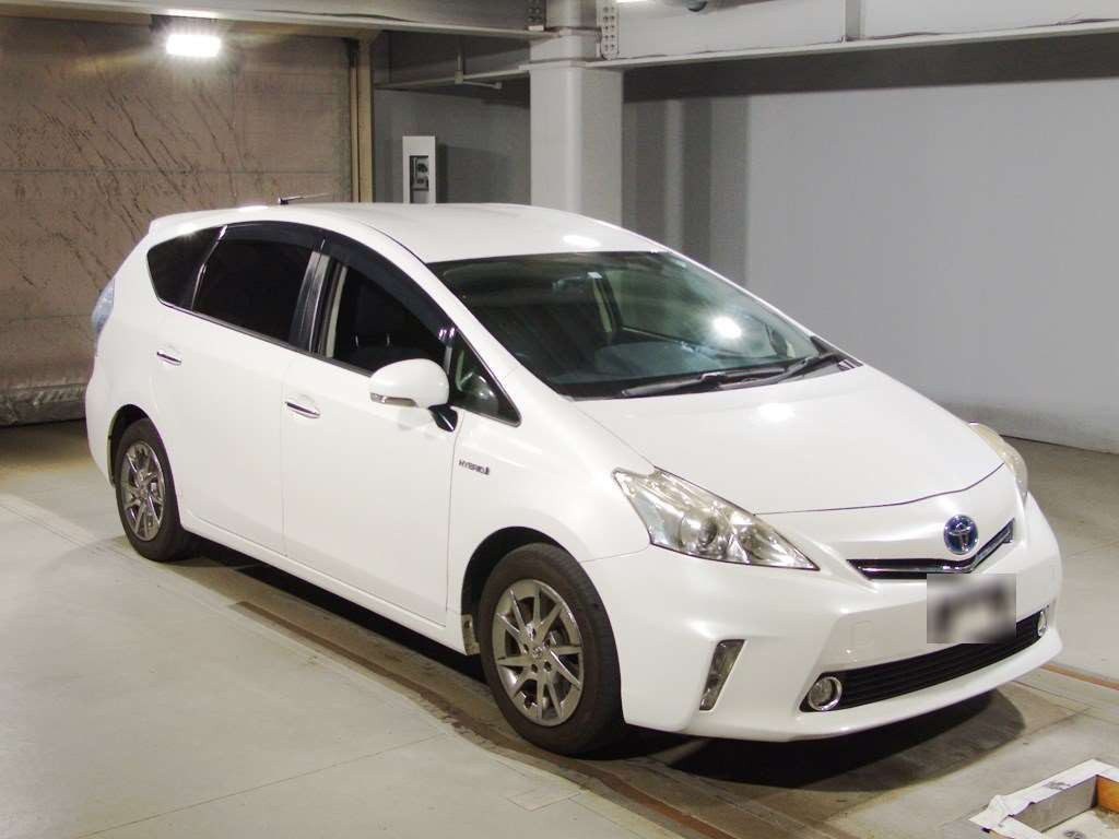 2014 Toyota Prius alpha ZVW41W[2]