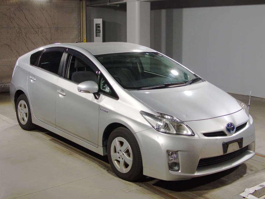 2010 Toyota Prius ZVW30[2]