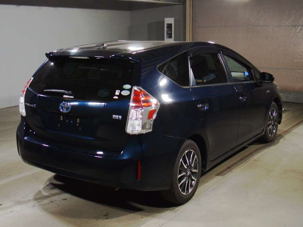 2017 Toyota Prius alpha ZVW41W[1]