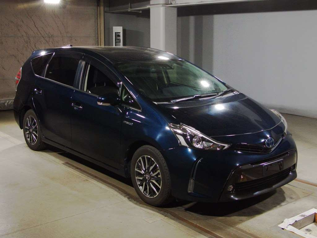 2017 Toyota Prius alpha ZVW41W[2]