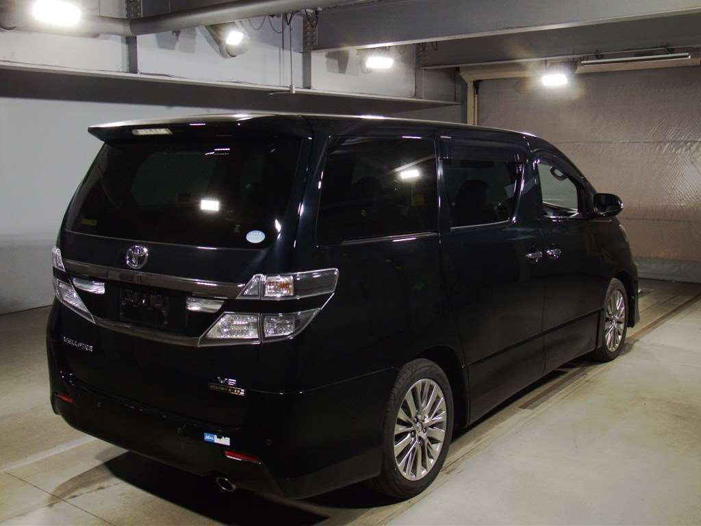 2013 Toyota Vellfire GGH20W[1]