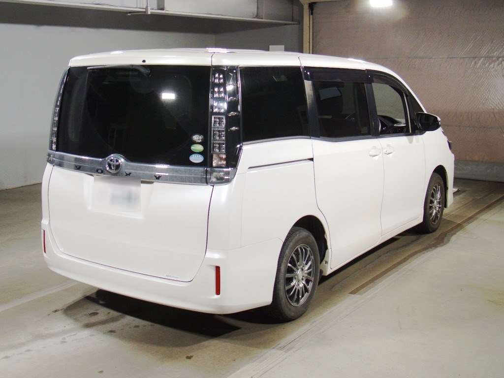 2014 Toyota Voxy ZRR80G[1]