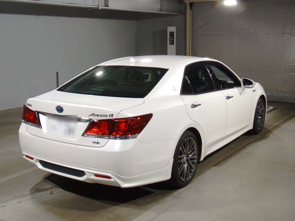 2013 Toyota Crown Hybrid AWS210[1]