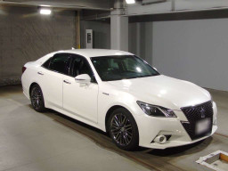 2013 Toyota Crown Hybrid