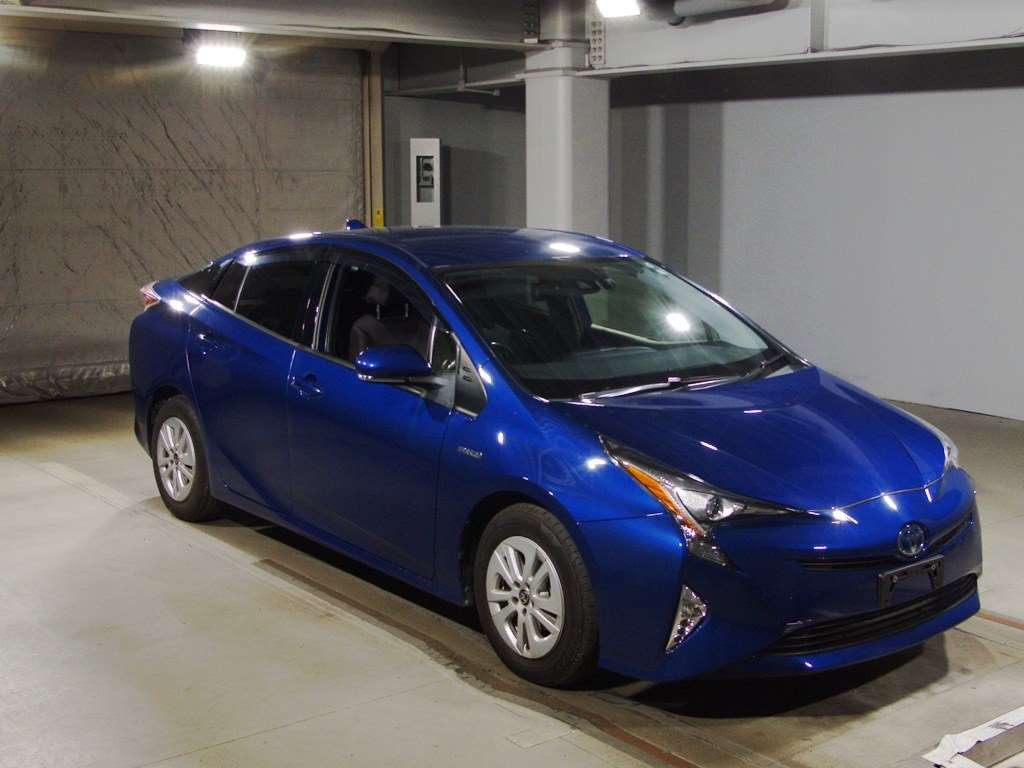 2015 Toyota Prius ZVW50[2]