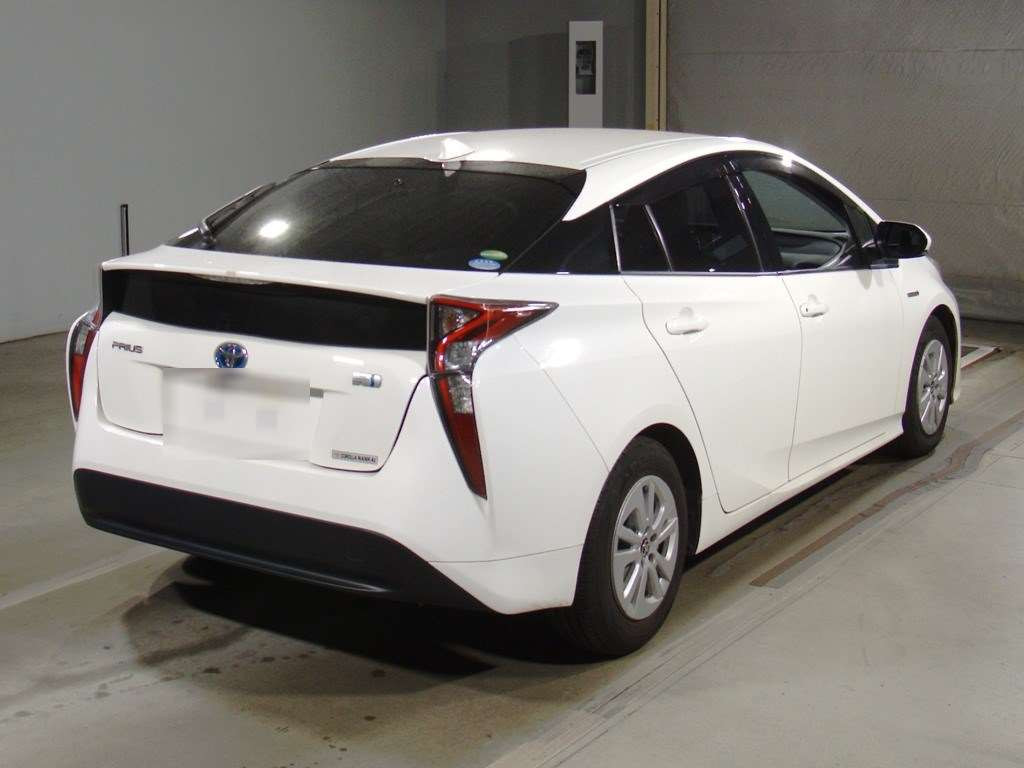 2017 Toyota Prius ZVW50[1]