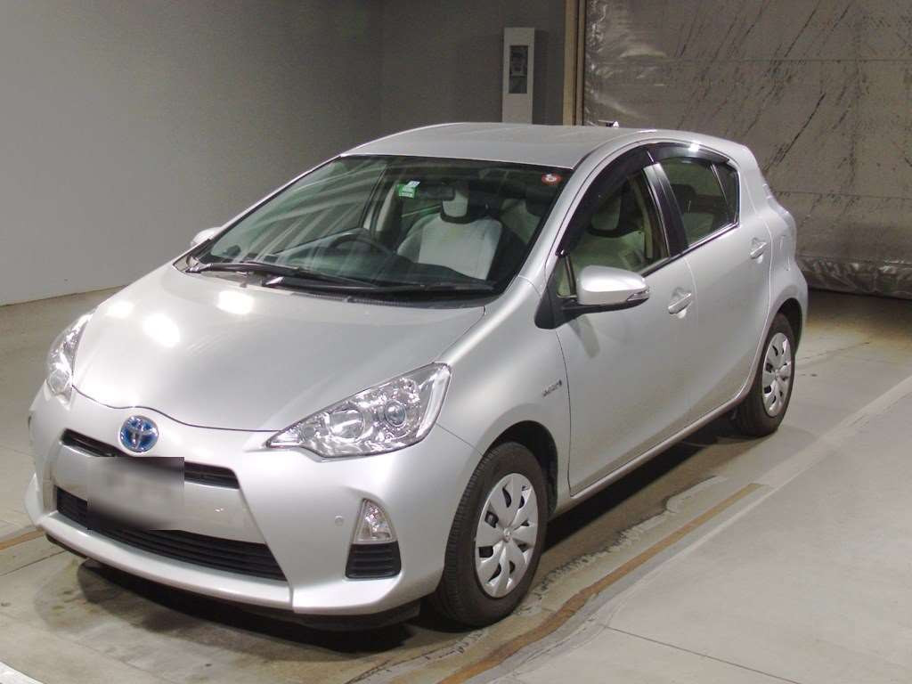 2013 Toyota Aqua NHP10[0]