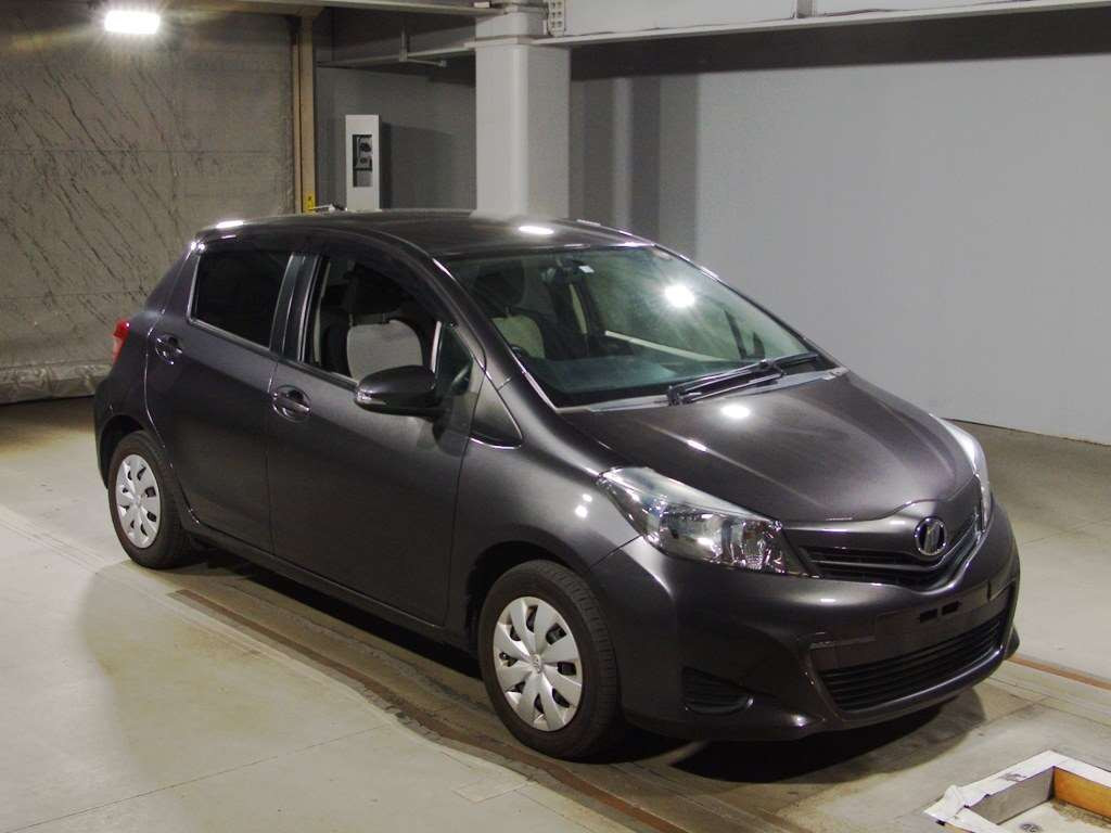 2012 Toyota Vitz NSP130[2]