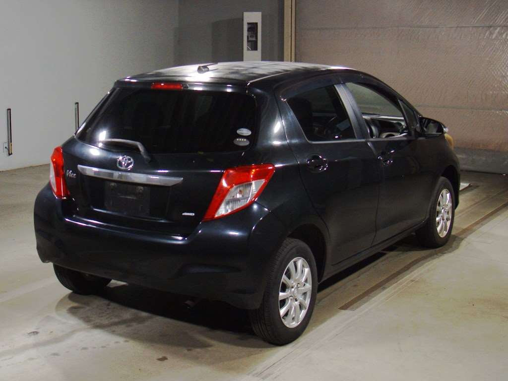 2011 Toyota Vitz NSP135[1]