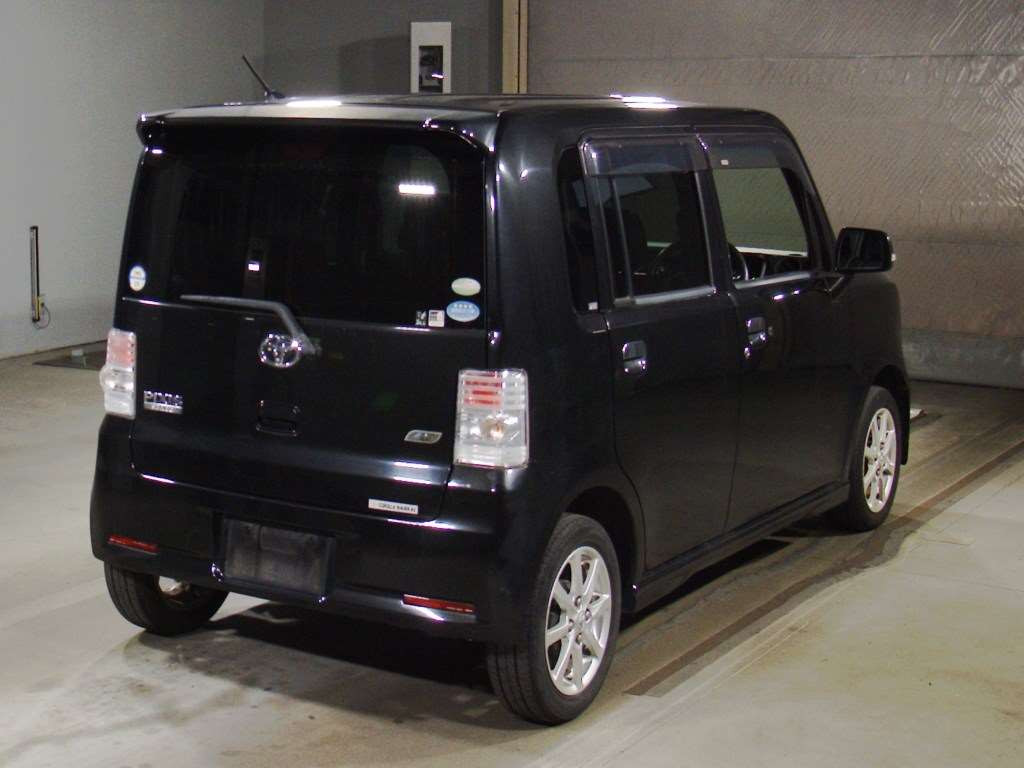 2011 Toyota Pixis Space L575A[1]