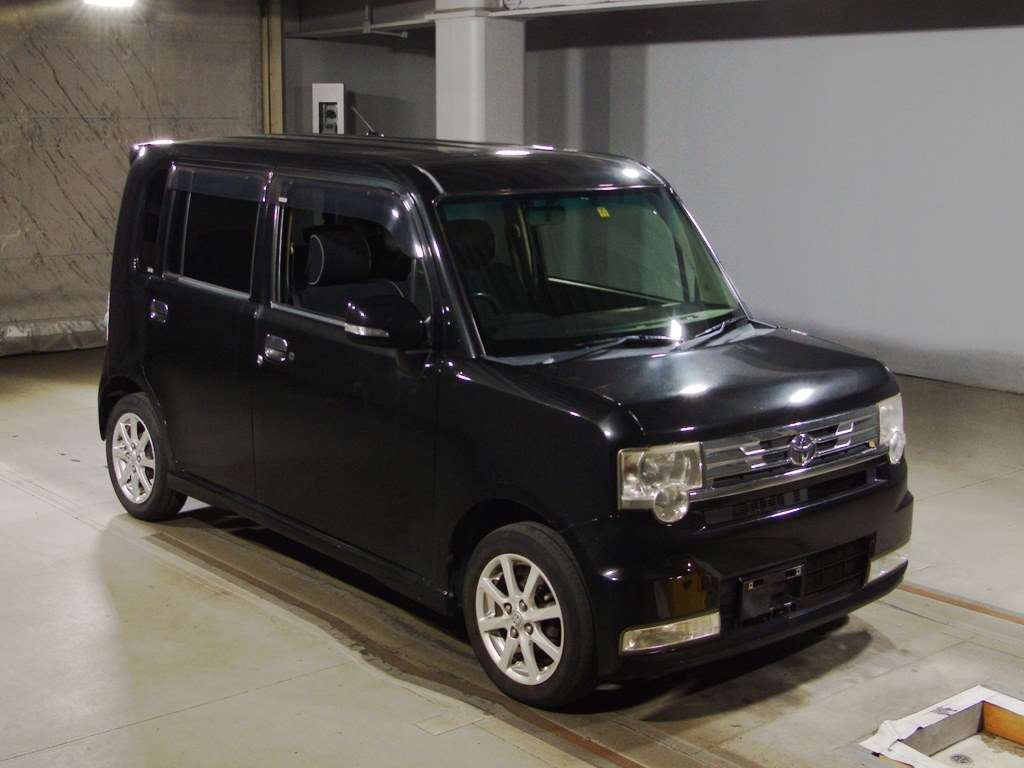 2011 Toyota Pixis Space L575A[2]