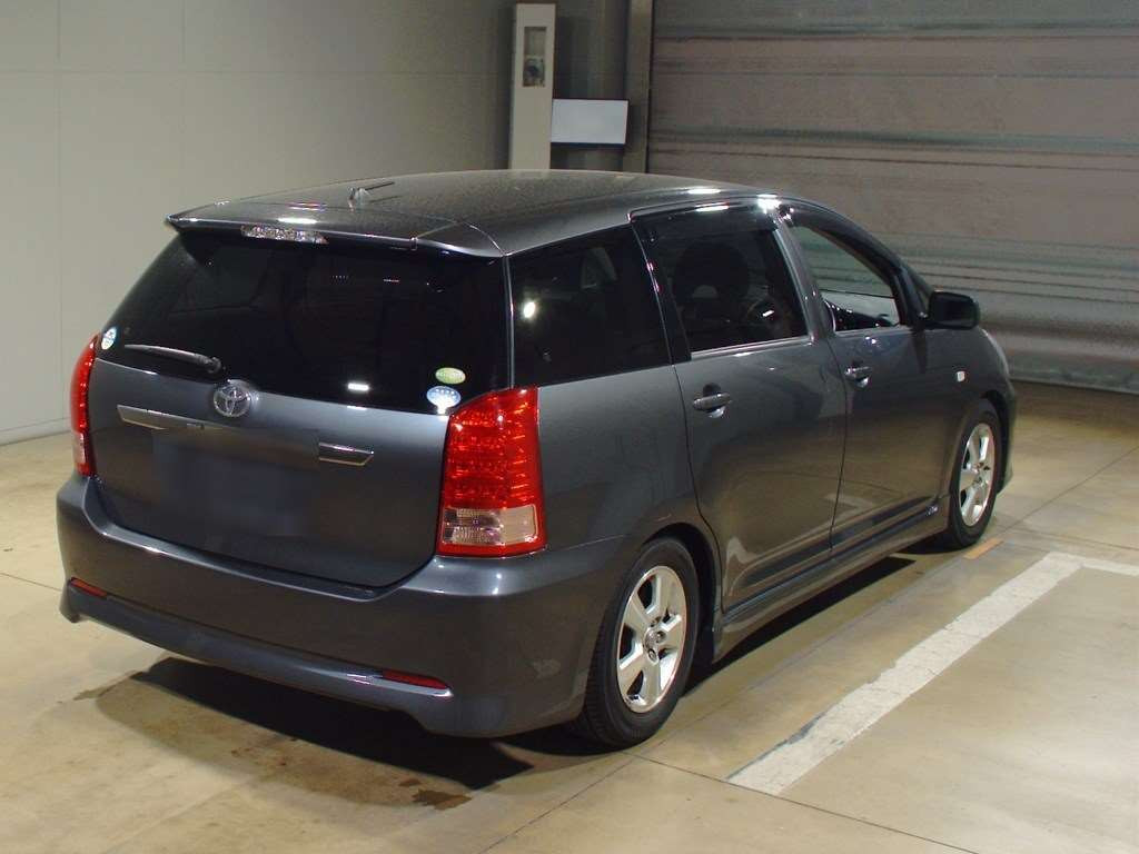 2005 Toyota Wish ZNE10G[1]