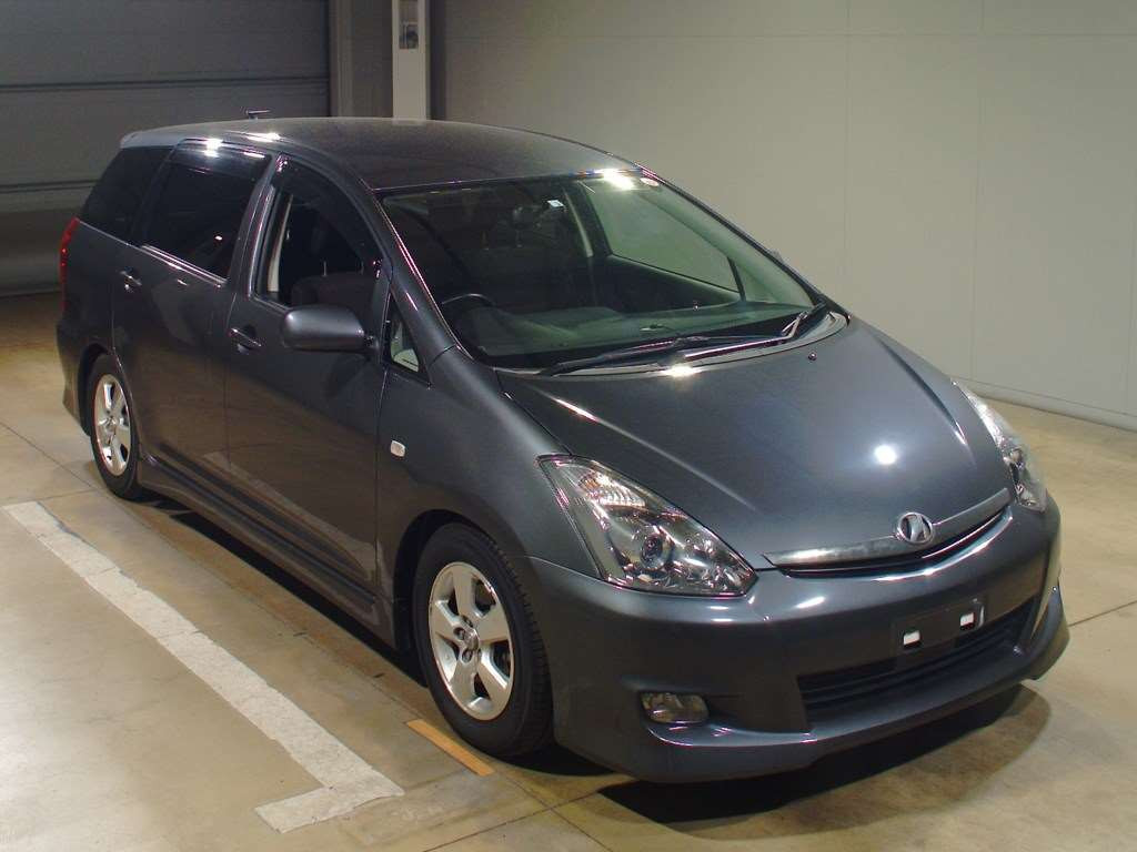 2005 Toyota Wish ZNE10G[2]