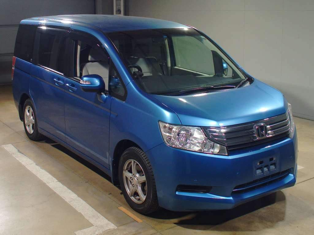 2010 Honda Step WGN RK1[2]