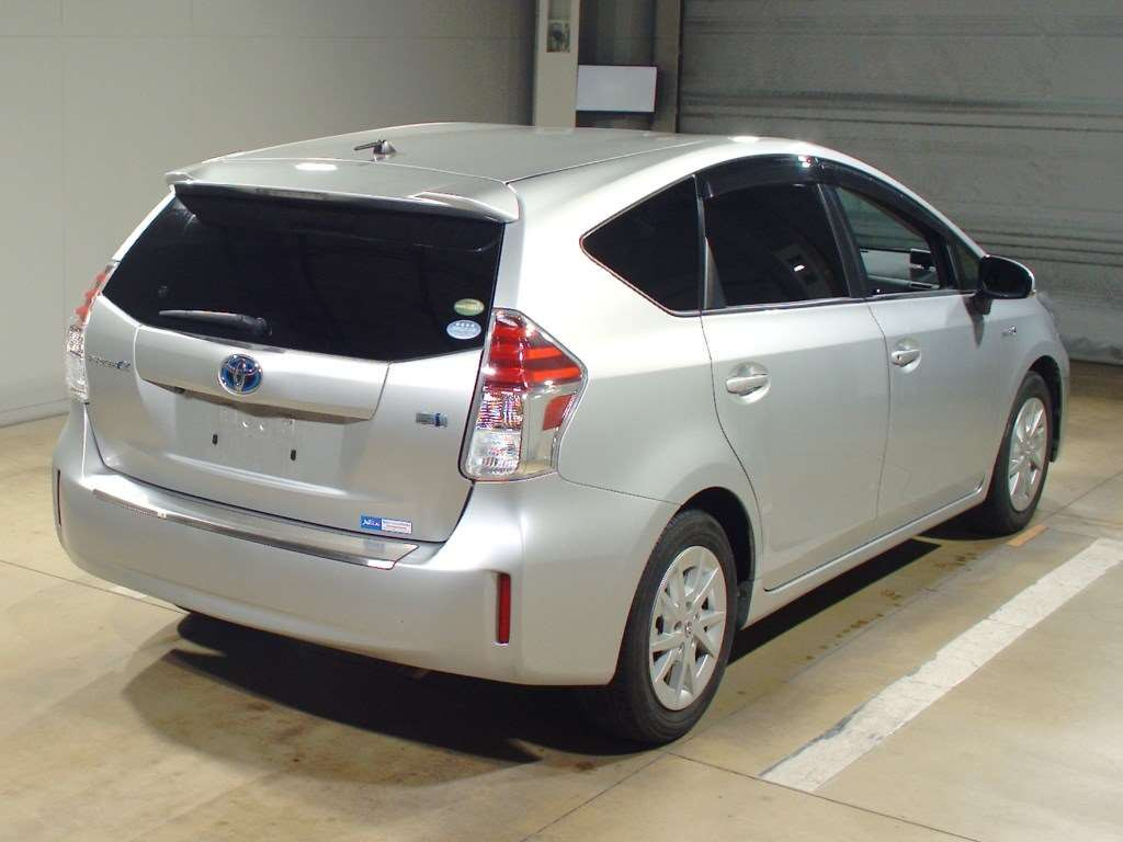 2018 Toyota Prius alpha ZVW41W[1]