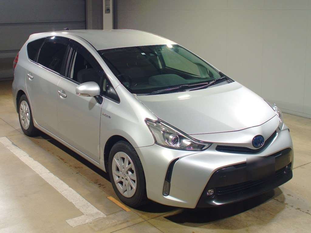 2018 Toyota Prius alpha ZVW41W[2]