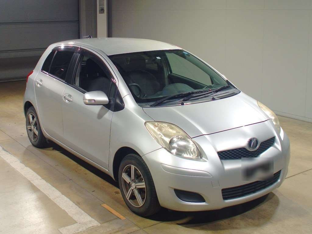 2010 Toyota Vitz SCP90[2]