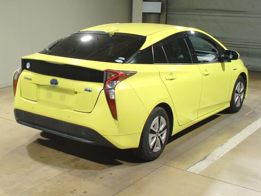 2016 Toyota Prius ZVW51[1]