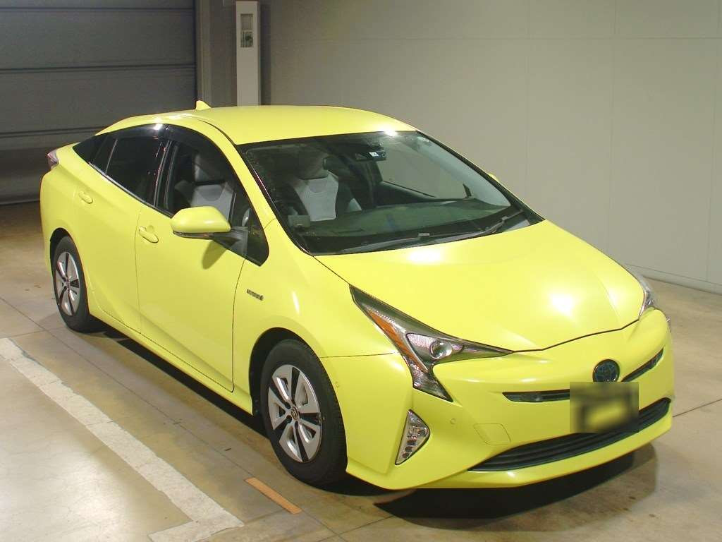 2016 Toyota Prius ZVW51[2]