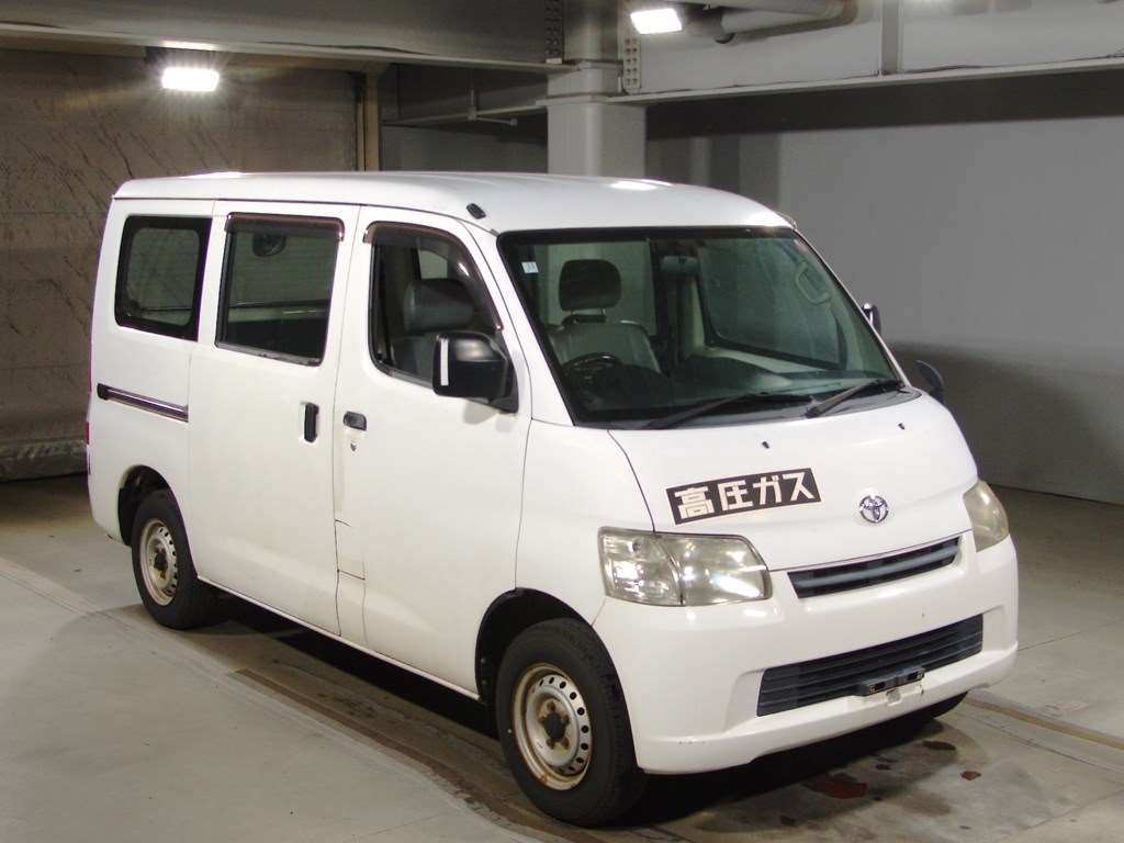 2012 Toyota Townace Van S402M[2]