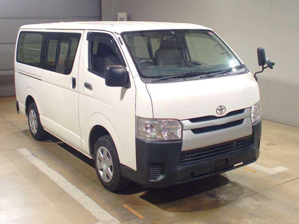 2017 Toyota Hiace Van TRH200V[2]